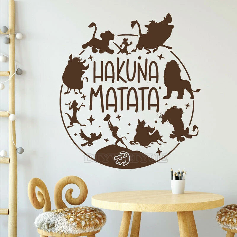 Interior Design Magazine - การ์ตูนสติ๊กเกอร์ติดผนัง Hakuna Matata Lion King ไวนิล